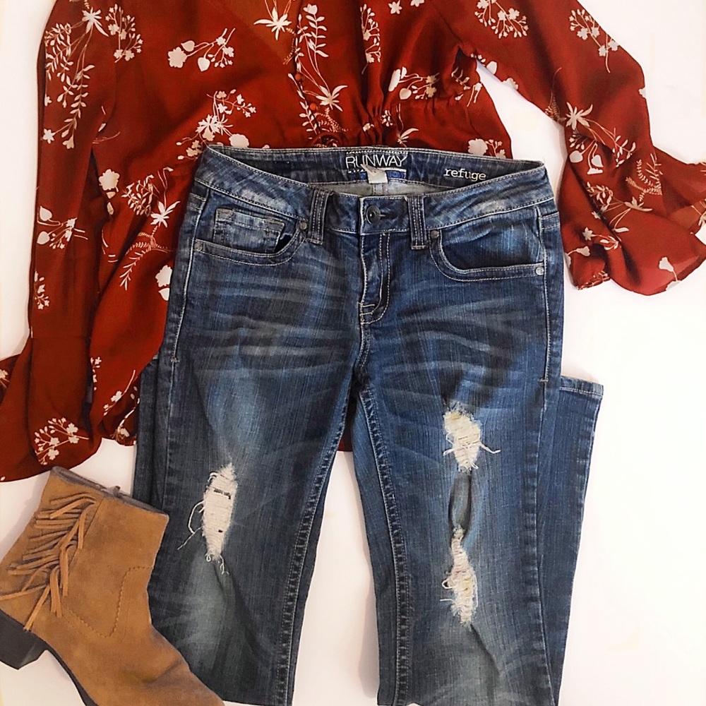 Refuge Runway Everyday Bootcut distressed jeans 6S